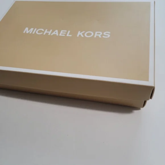 Michael Korrs Empty Box - Picture 2 of 7